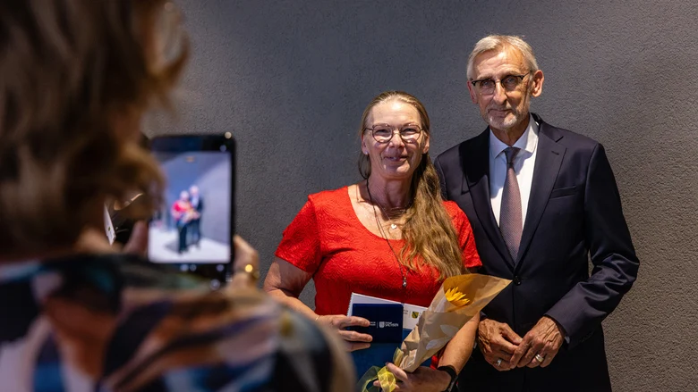 Sportminister Armin Schuster überreichte an diesem Abend 41 Ehrungen.